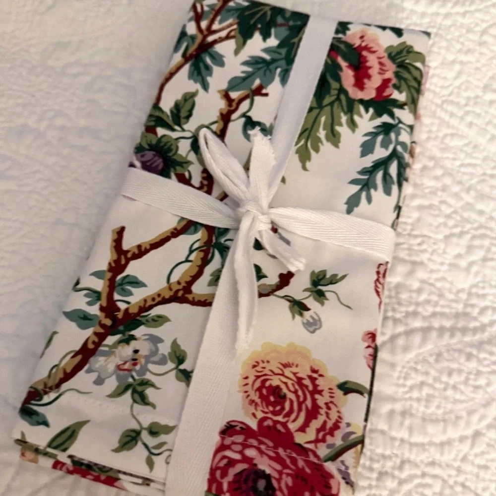 Williams Sonoma Spring Floral Napkins🌺